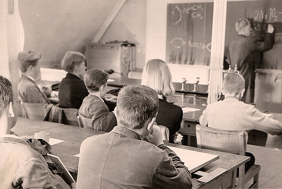 Laboranten beim Werksunterricht 1965 