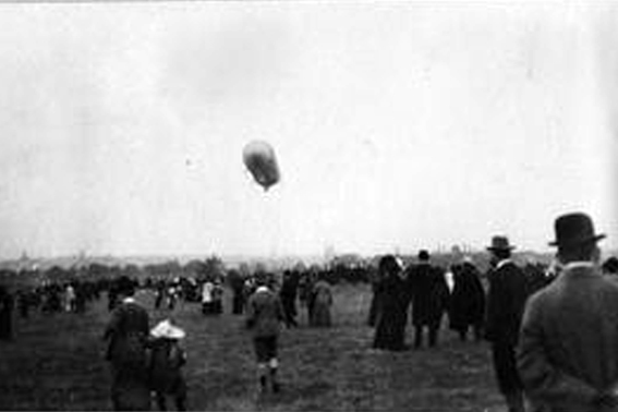 Graf Zeppelin in Waldau 1930 