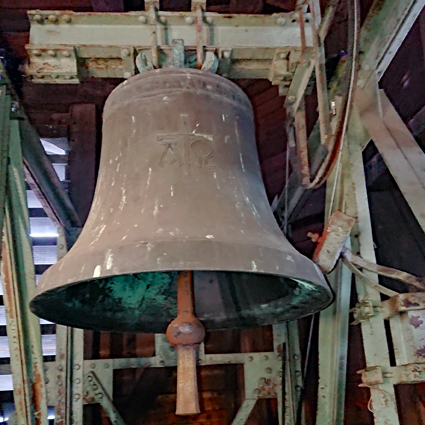 Die Gebetsglocke im Kirchturm der Marienkirche 